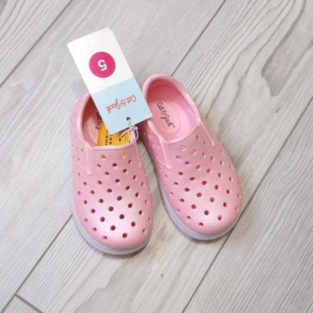 (73-3635) Cat & Jack  Shoes  Sz 5